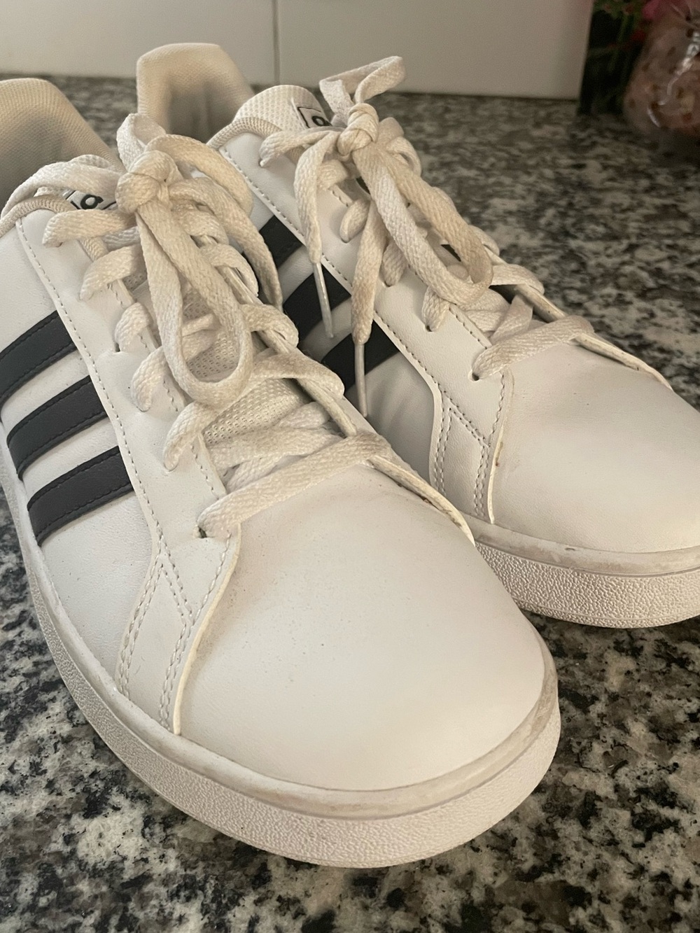 adidas White and Black Low-Top Sneakers Boys size 5
